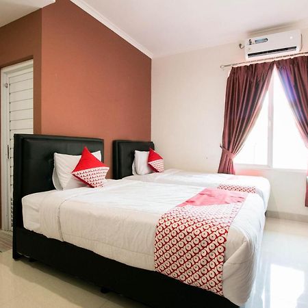 Oyo 1975 Bale Ikite Hotel Makassar Ngoại thất bức ảnh