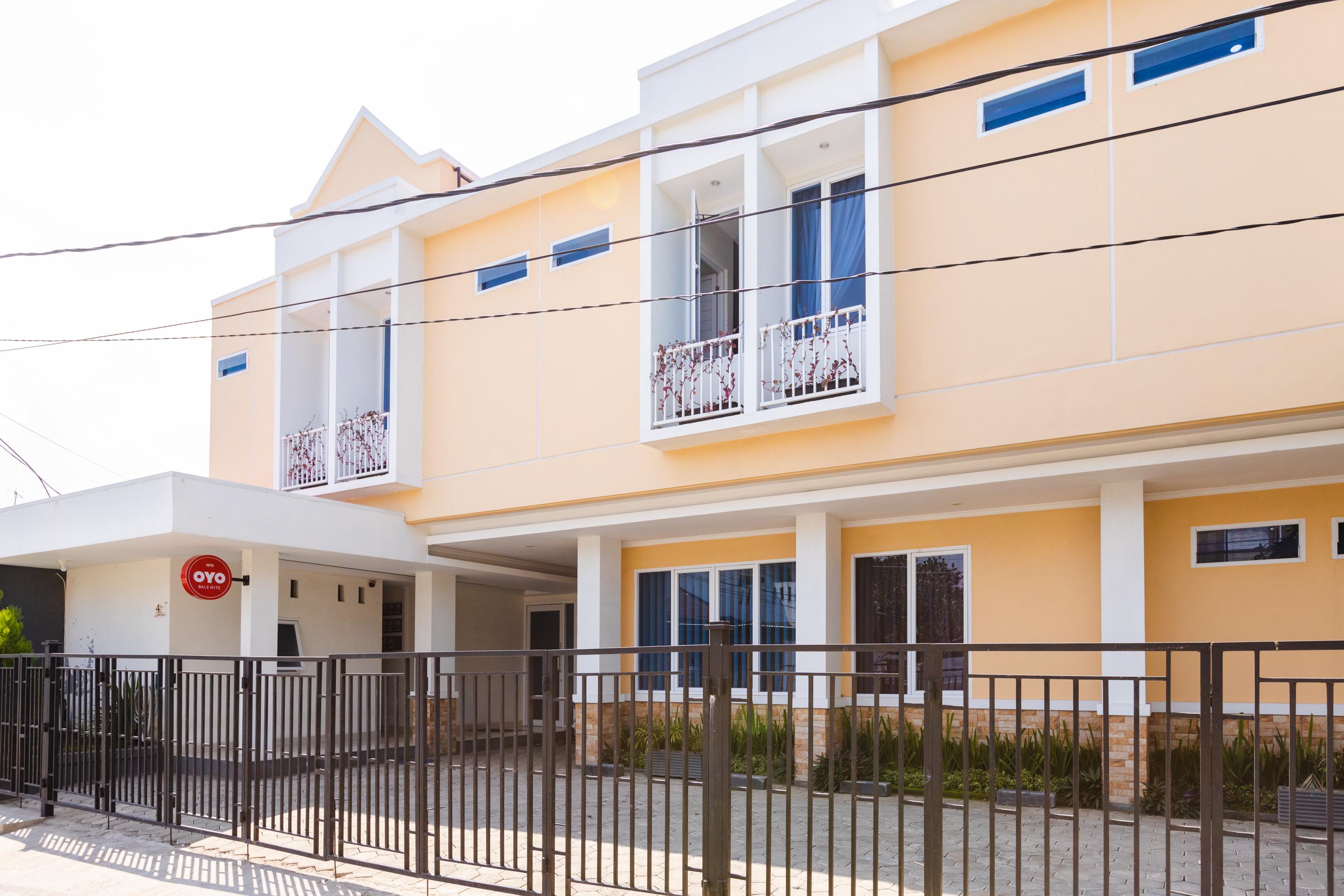 Oyo 1975 Bale Ikite Hotel Makassar Ngoại thất bức ảnh