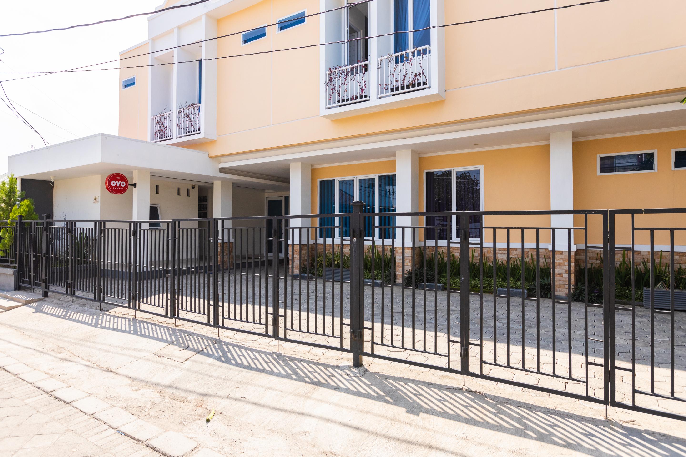 Oyo 1975 Bale Ikite Hotel Makassar Ngoại thất bức ảnh