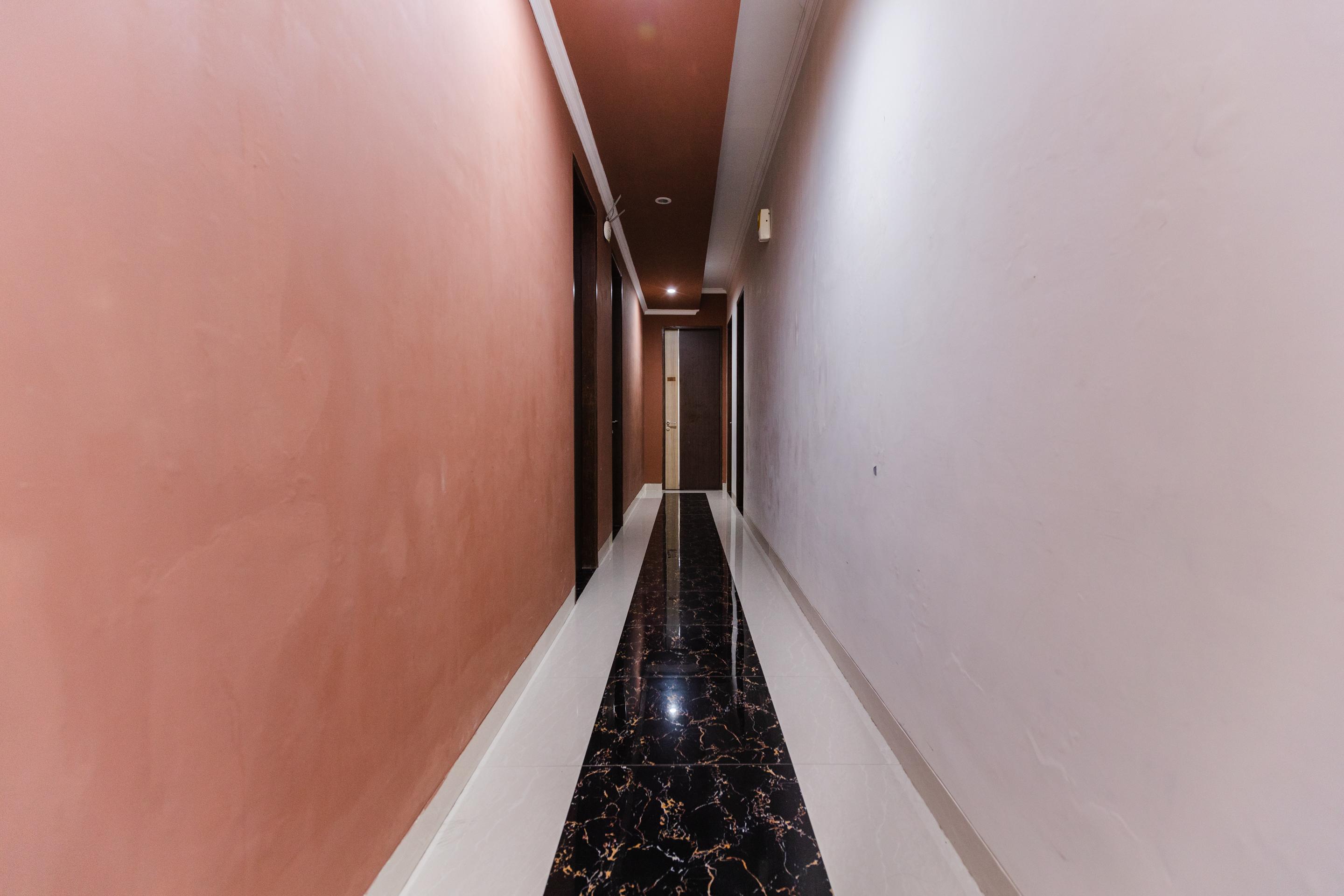 Oyo 1975 Bale Ikite Hotel Makassar Ngoại thất bức ảnh